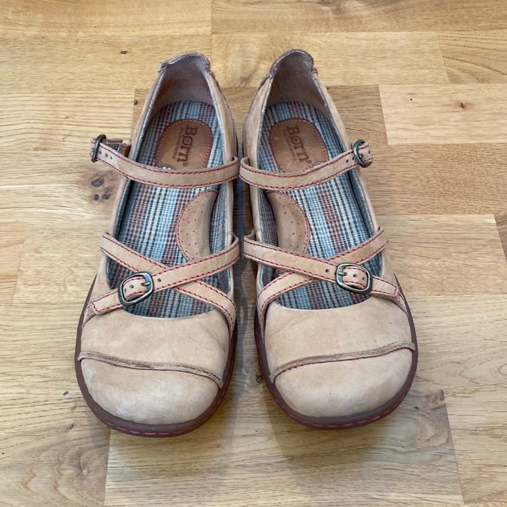 Born casual flats, size 8, NWOT